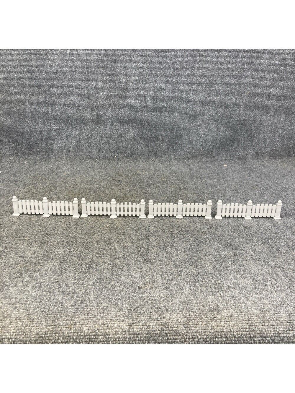 White Heavy Metal 1:87 Model Fencing for Railway Dollhouse Village Set of 4